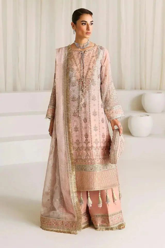 Breeze full-length primary view