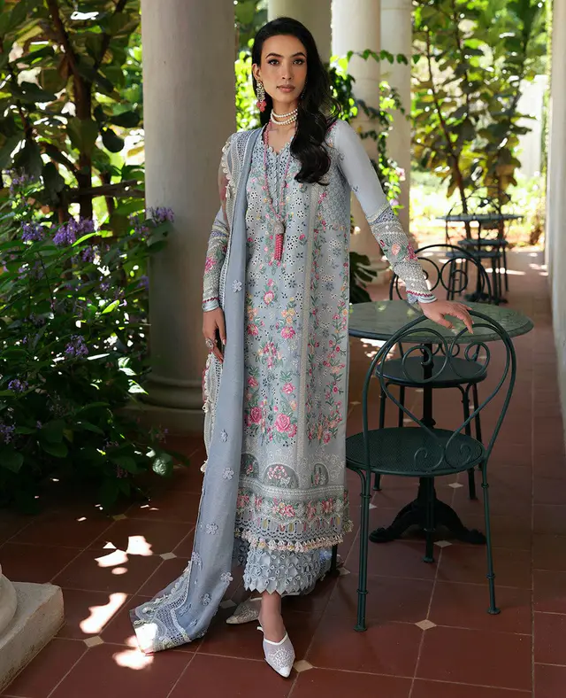 D7-B - Hoor luxury lawn full-length primary view