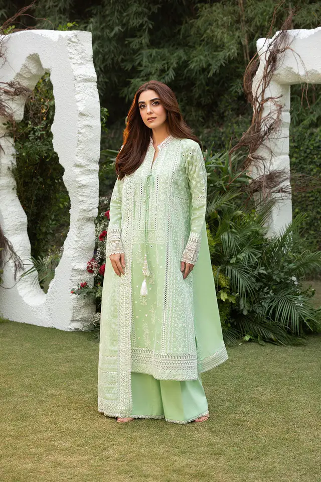 Design 7B Luxury Lawn 2025 luxury lawn full-length primary view