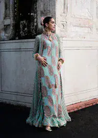 Maklina — full outfit view