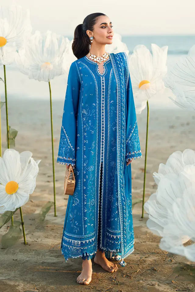 Victoria luxury lawn full-length primary view