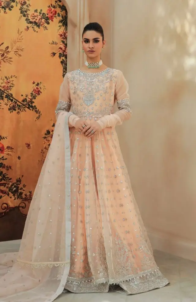 Mah E Noor full-length primary view