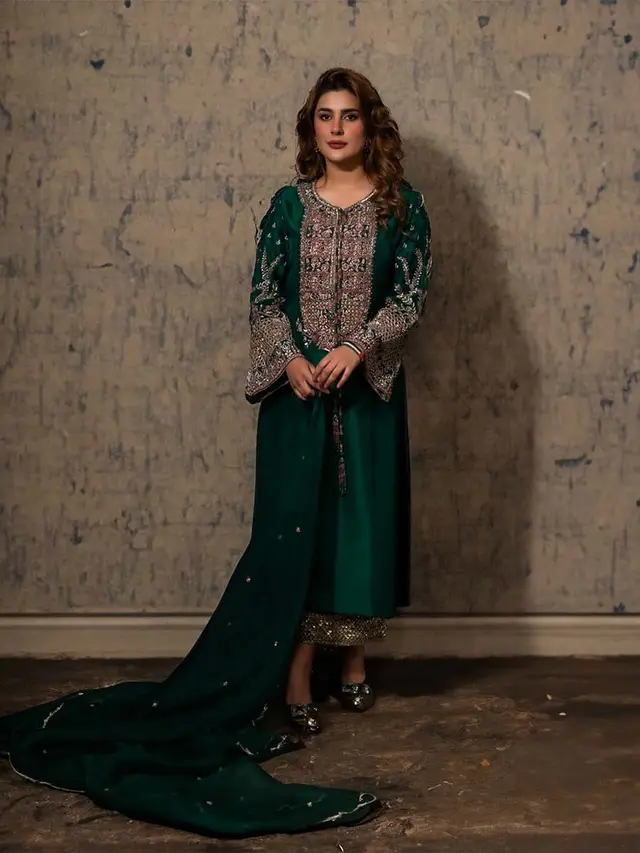 Hijab Omer - Kubra full-length primary view