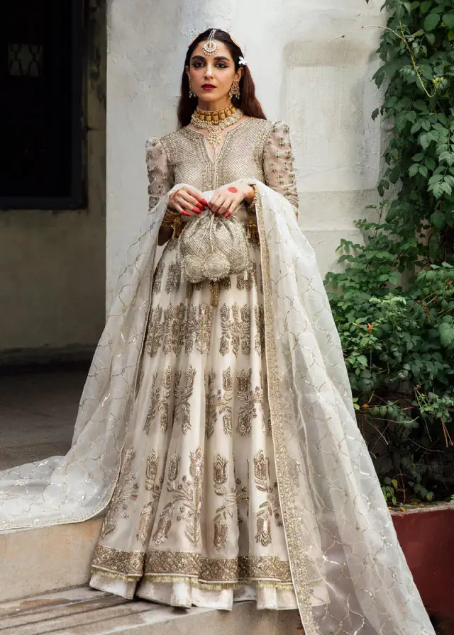 Hussain Rehar – Saheda formal replica, full front view