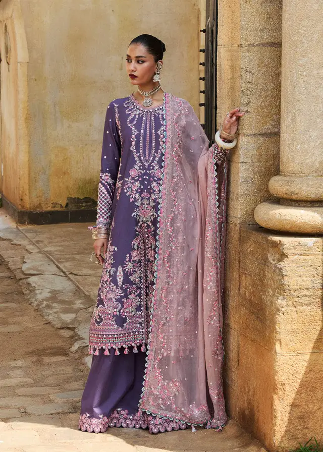Irris luxury lawn full-length primary view