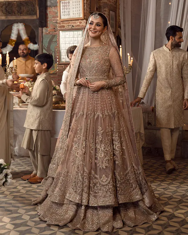 Mahra full-length primary view