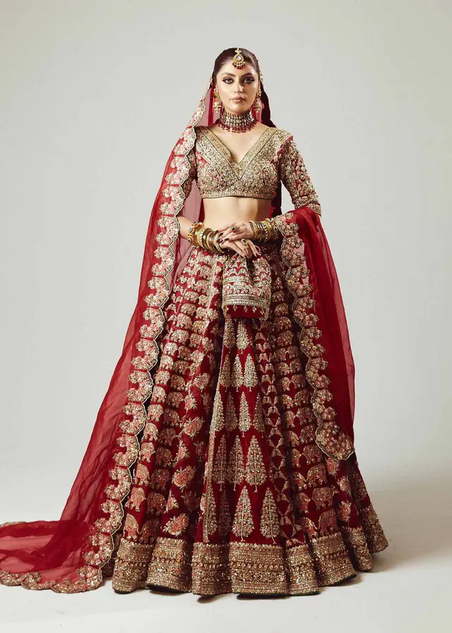 Raaqs full-length primary view