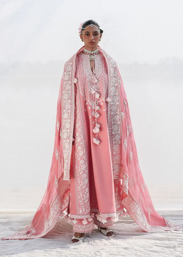Sorti luxury lawn full-length primary view