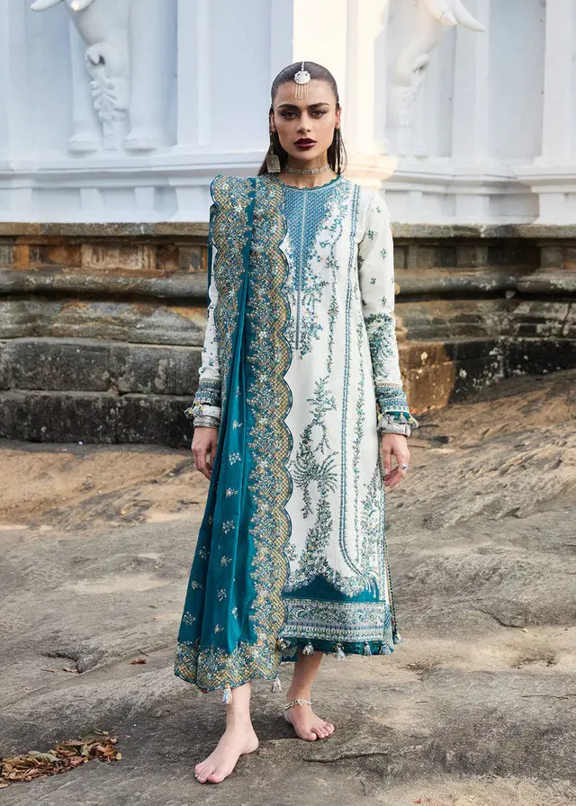 Veil luxury lawn full-length primary view