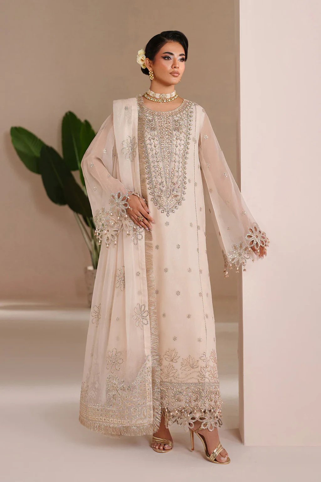Alizeh – Mika – full outfit view