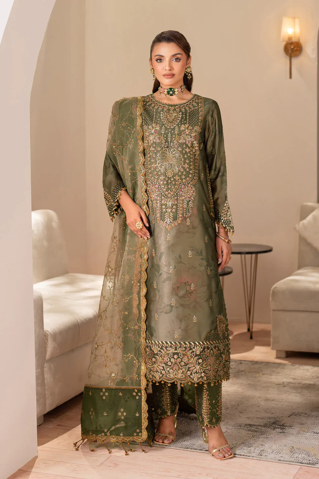 Alizeh – Twilight – full outfit view