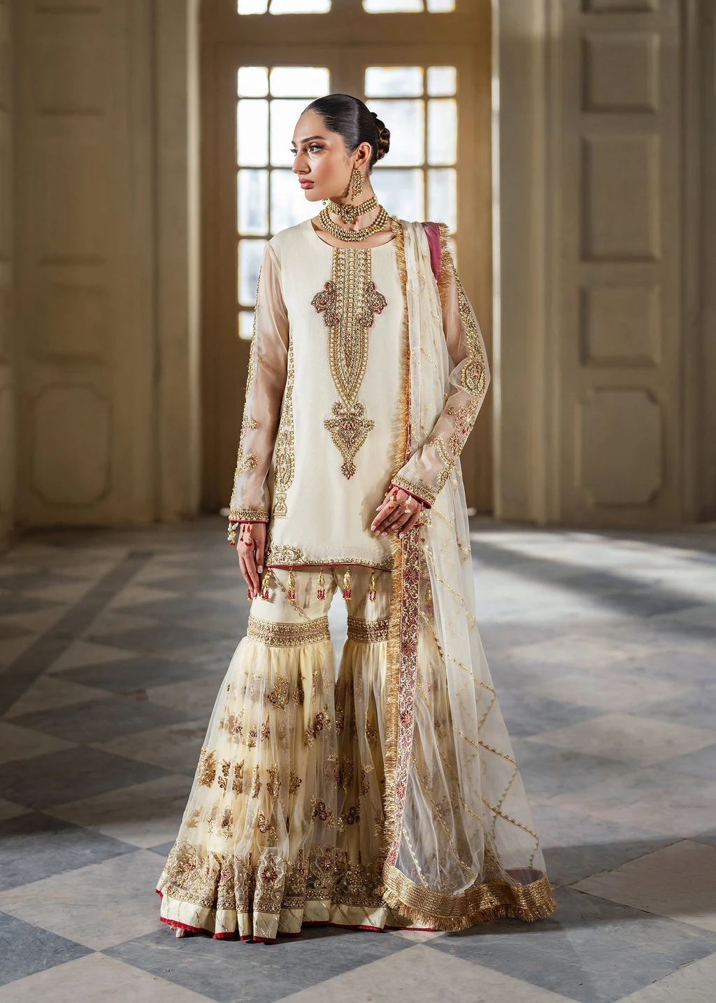 Zaina Shehnai bridal dress — photograph 1
