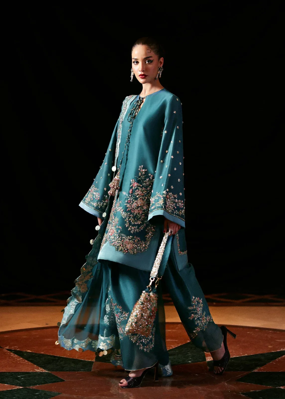 Hussain Rehar – Verta formal, full front view