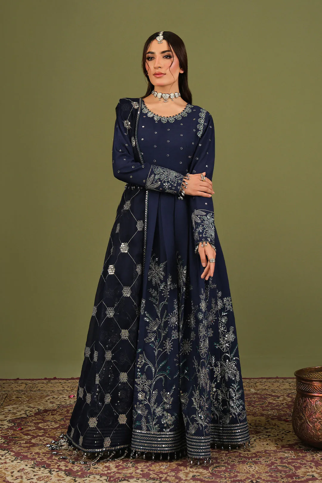 Alizeh – Abaan – full outfit view
