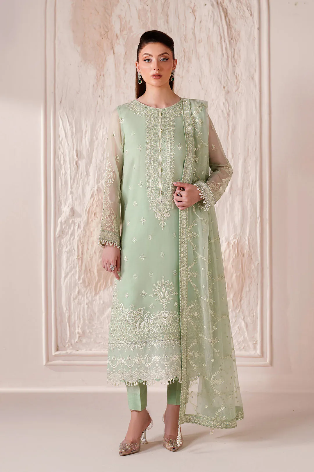 Alizeh – Arden – full outfit view