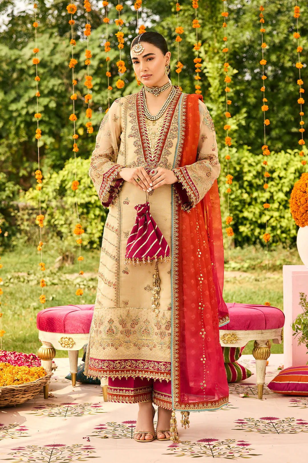 Alizeh – Dilruba – full outfit view