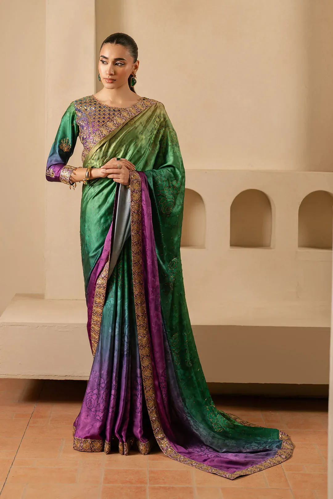 Alizeh – Flavia – full outfit view