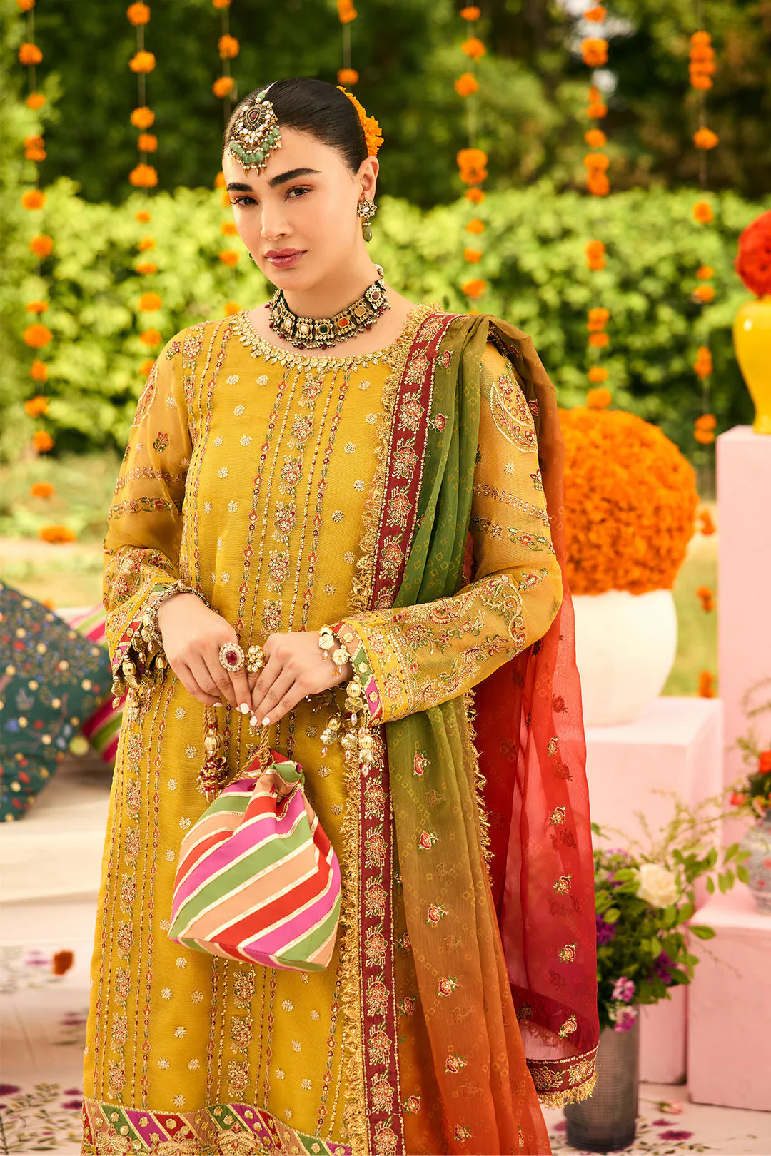 Alizeh – Zarposh – full outfit view