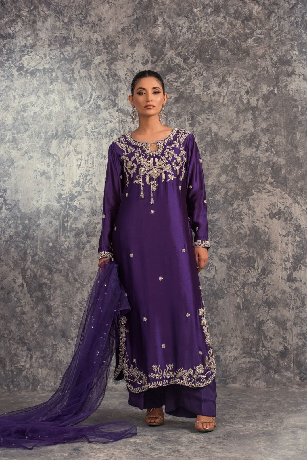 Amira full-length primary view