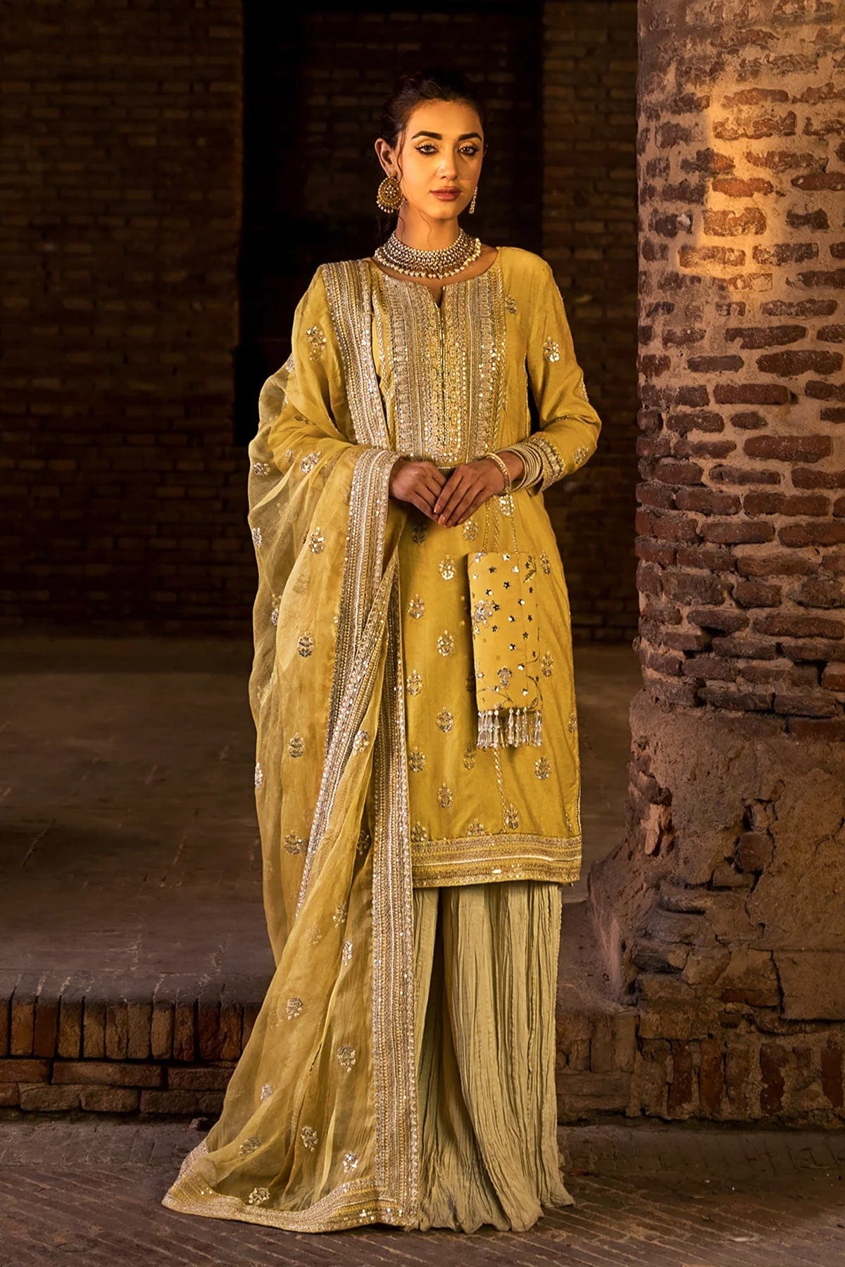 Dil Araa full-length primary view