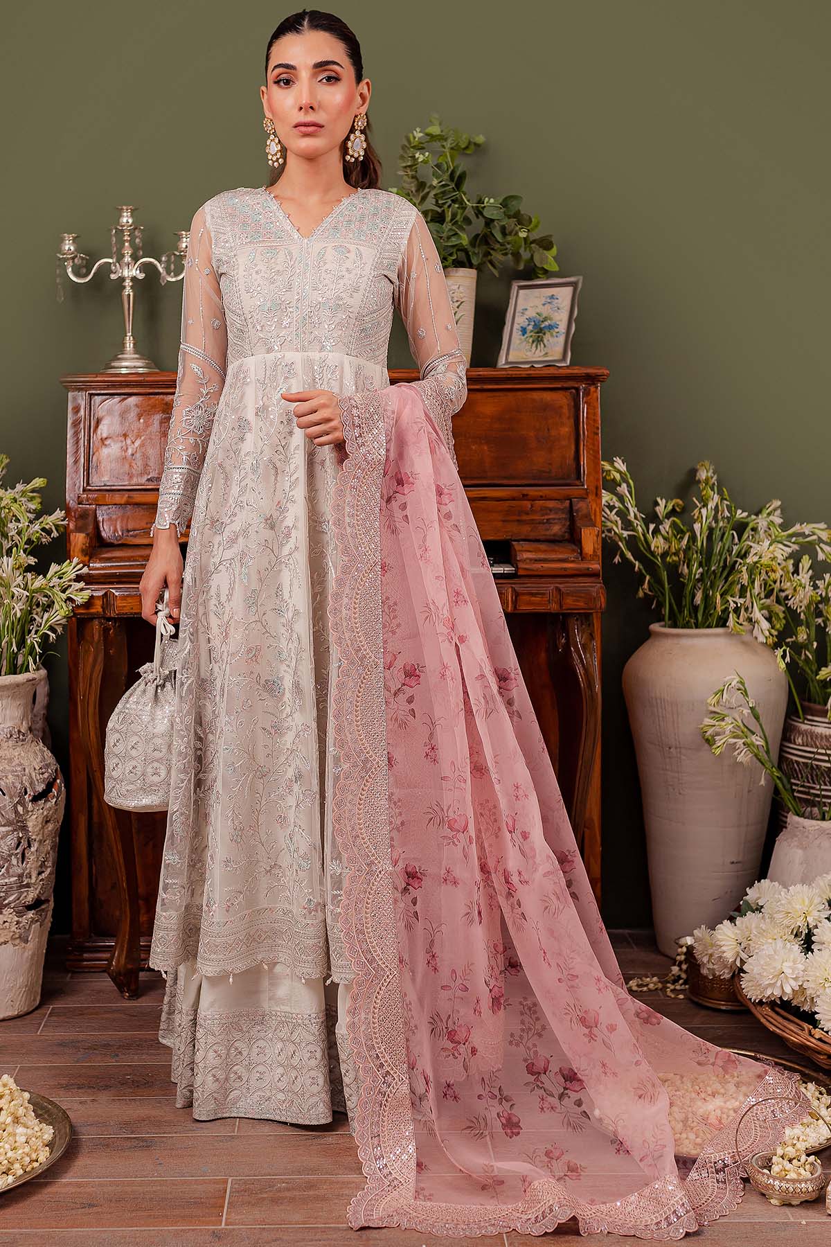 Isabel full-length primary view