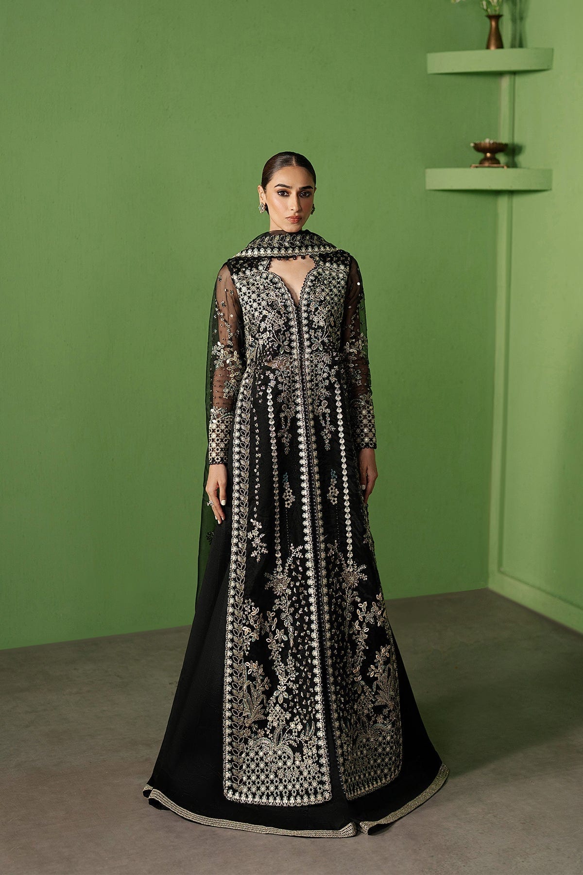 Manzar full-length primary view