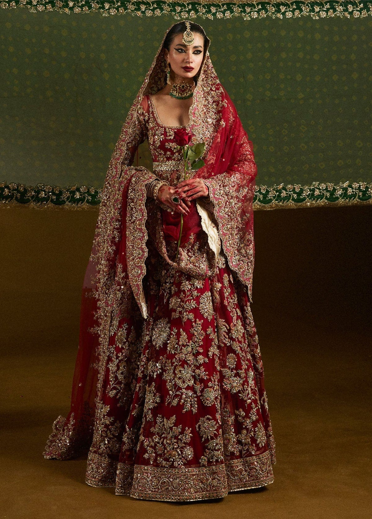 Qashqaye full-length primary view