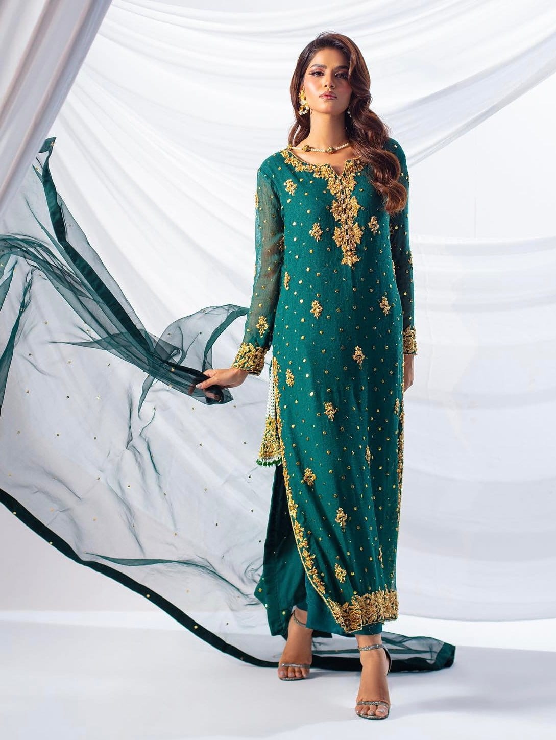 Sehrish Nadeem - Green kamdani full-length primary view