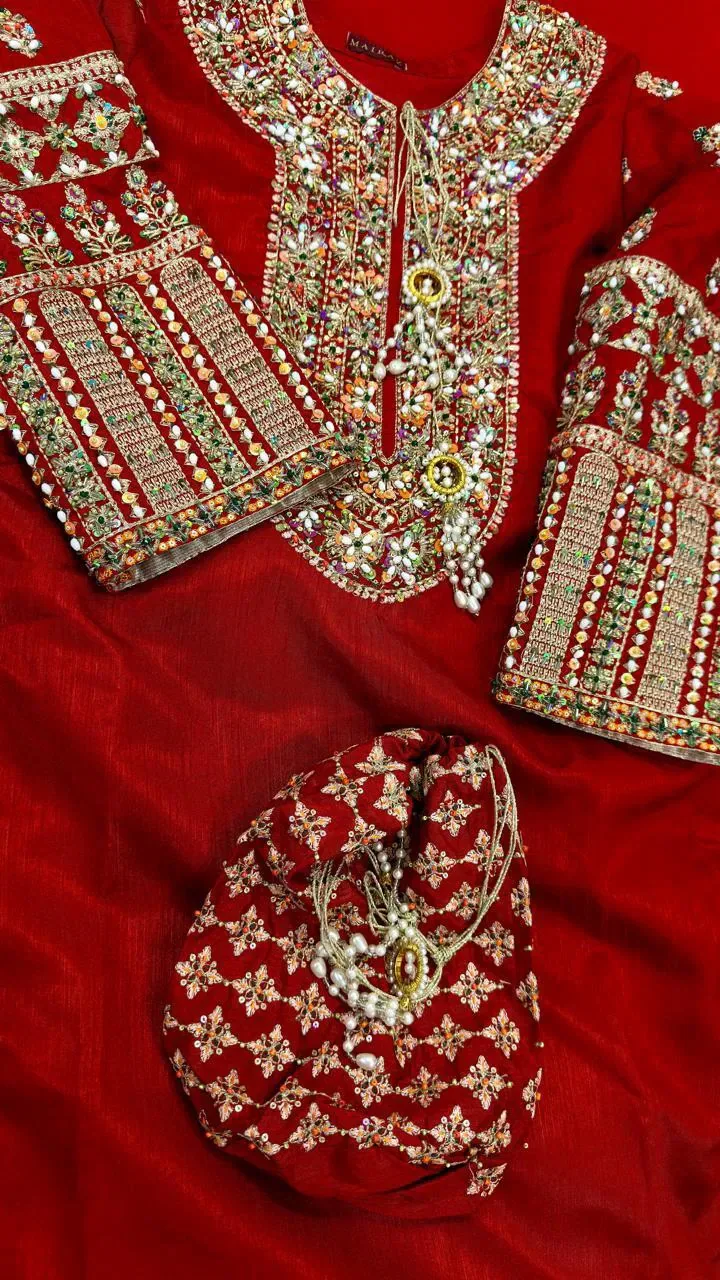 Photograph supplied with Iqra batool review of Aimer