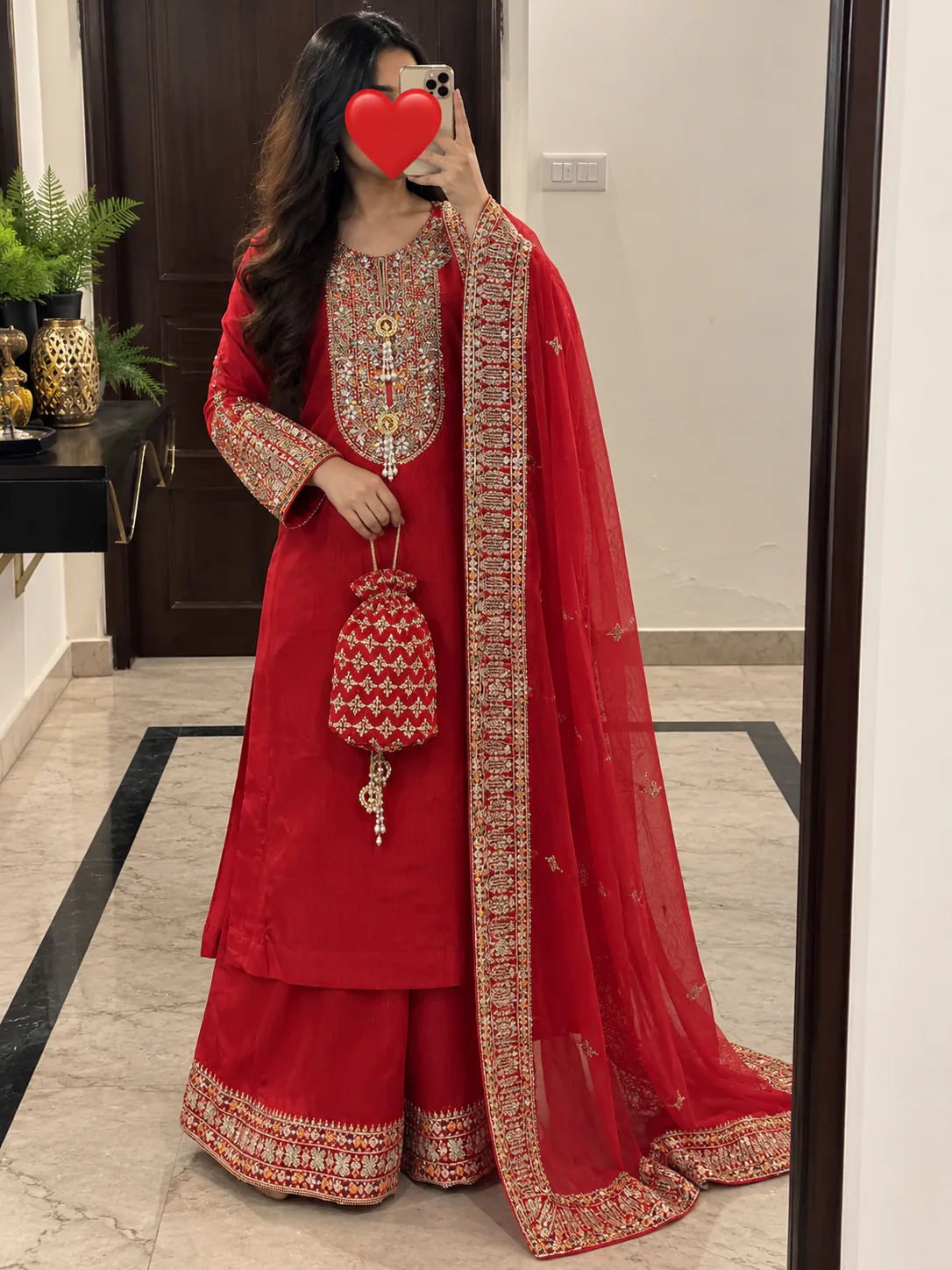 Customer photo supplied with an anonymous review of Hussain Rehar Aimer Style